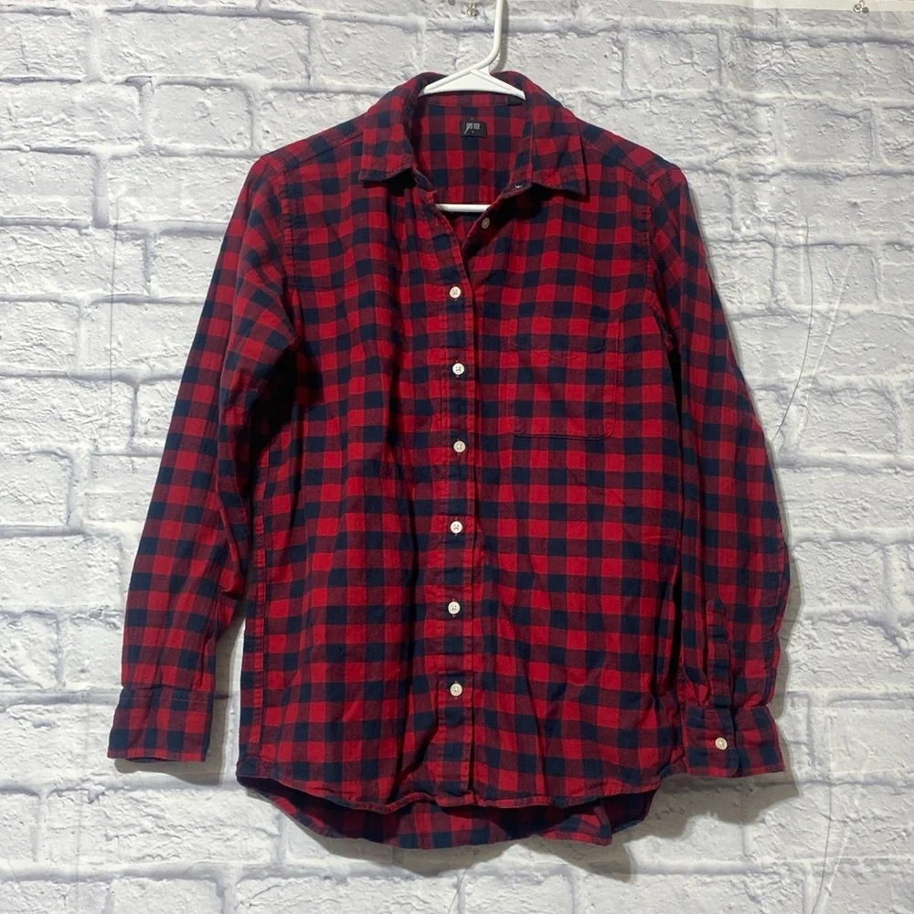 Uniqlo top red and black